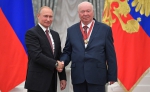 Путин наградил Горобцова