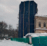 В Авчурино башня готического дома скрылась в строительных лесах - Знамя