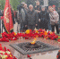Калужане несут цветы к Вечному огню на площади Победы - Калужский перекрёсток