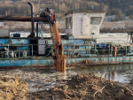 Экскаватор упал в реку в Калужской области, погиб водитель