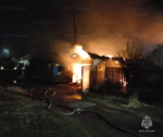 Два жилых дома загорелись ночью в Калужской области