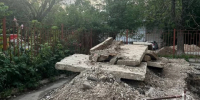В Калуге жители дома на Пролетарской улице остались без парковки и страдают от запаха канализации - Калужский перекрёсток
