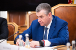 Слуцкий предлагает бесплатное горячее питание для всех российских школьников