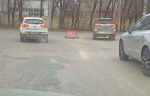 В Калуге полгода на дороге зияет открытый колодец