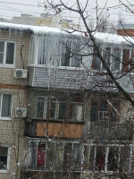 Калуга «зарастает» сосульками и предостережениями