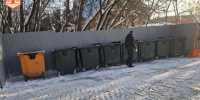 В Калуге продолжают убирают свалки у контейнерных площадок - Телерадиокомпания Ника
