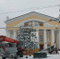 В Калуге убирают ёлку возле Драмтеатра - Телерадиокомпания Ника