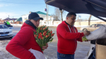 Каждой женщине цветы!