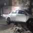 Водитель Opel врезался в дерево, не заметив открытый люк - Калужская неделя