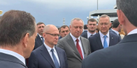 Первый заместитель руководителя администрации Президента РФ Сергей Кириенко осмотрел выставку, организованную в рамках Международного экономического форума в Абхазии - Законодательное Собрание