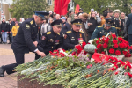 В Калуге врио руководителя регионального управления Росгвардии Дмитрий Дандин принял участие в церемонии возложения цветов к мемориалу Вечный огонь