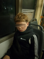 Пассажиры сняли с троллейбуса юного зацепера